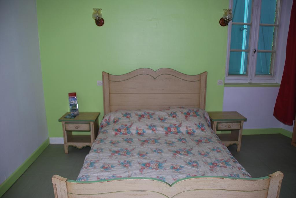 Chambres D'Hotes Le Clos Ambels アンビアレ 部屋 写真